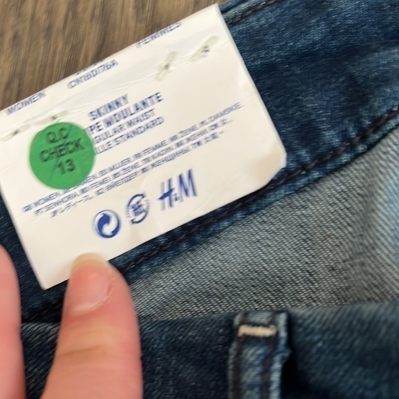 H&M NWT skinny regular waist tall dark wash jeans 30/30 - Picture 6 of 9